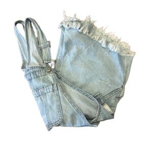 Wild Fable Women’s Light Blue Denim Distressed Overall Shorts Size Small